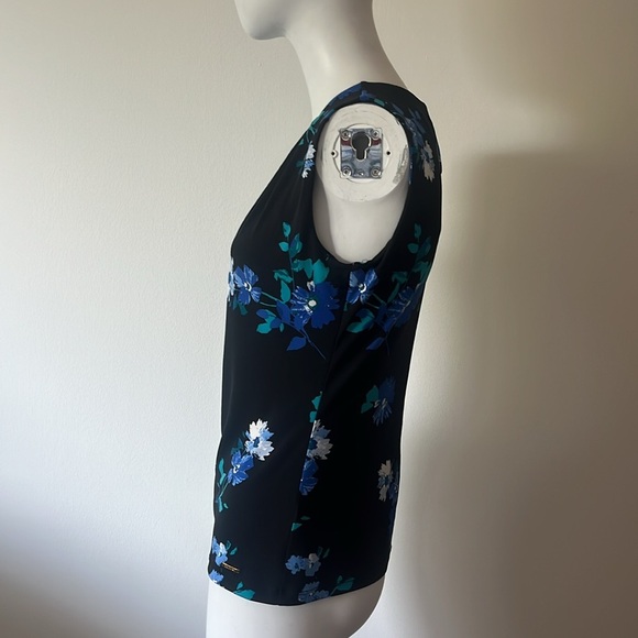 Floral Sleeveless Top - Black and Blue - Picture 4 of 9